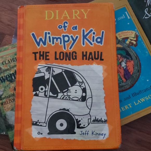 Books - Picture 3 of 8